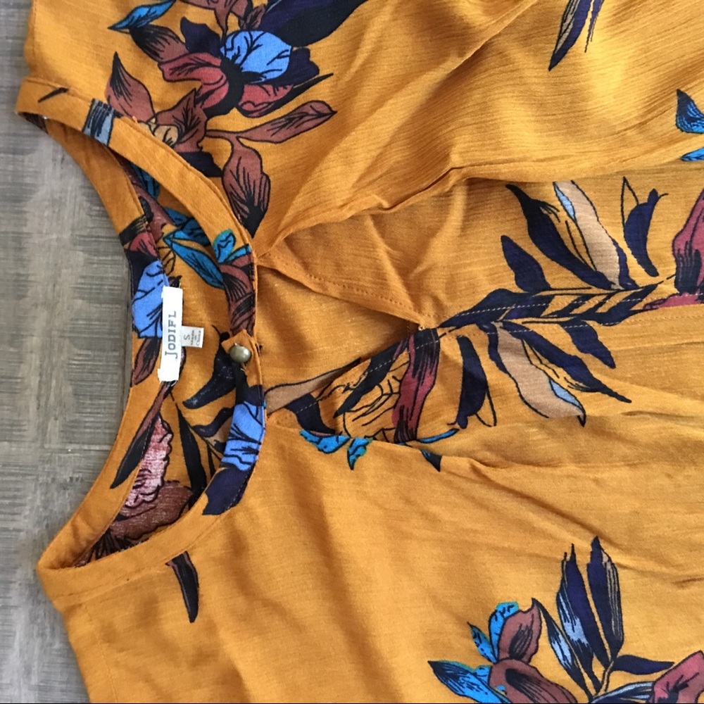 Tunic - Picture 3 of 3